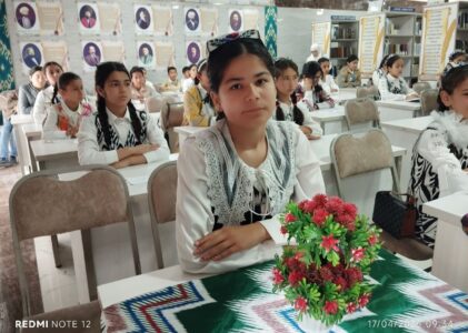 “Mutolaada kitobxon qizlar” mavzusida davra suhbati