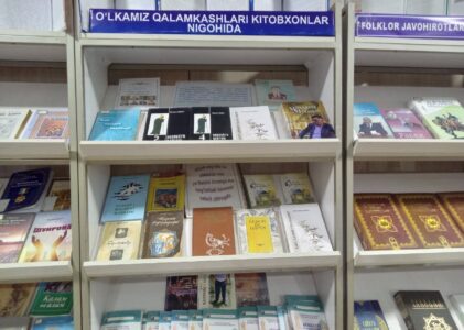 “O’lkamiz qalamkashlari kitobxonlar nigohida” nomli kitob-rasmli ko’rgazma