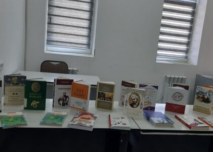 “Mahalla-oila-kutubxona” loyihasi doirasida yosh onalar ishtirokida kitobxonlik aksiyasi o‘tkazildi