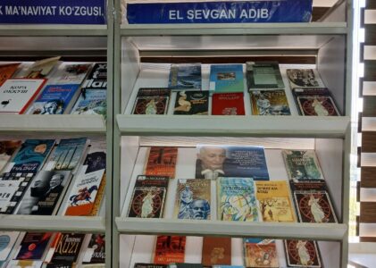 “El sevgan adib” nomli kitob -rasmli ko’rgazma